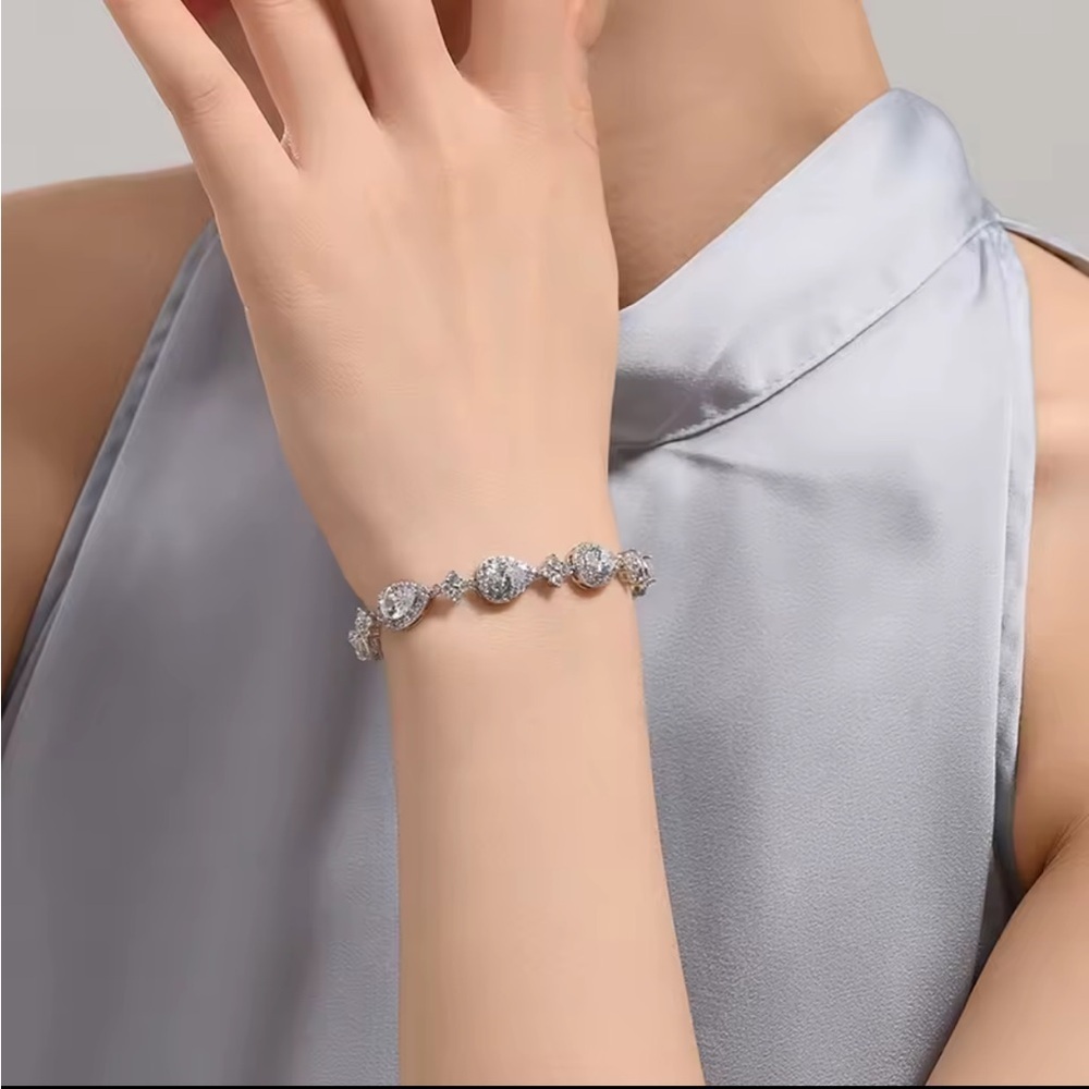 Classic Wedding Diamond crystal zircon Silver Teardrop Bracelet - Picture 4 of 4